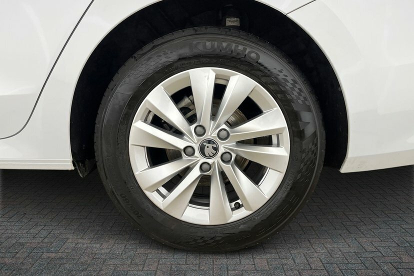 Skoda Octavia 1.5 Tsi Act Se Technology Estate GJ75LWZ White #5