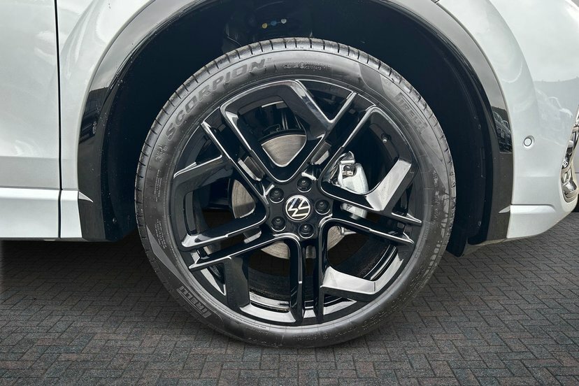 Volkswagen Tiguan 1.5 Etsi Mhev R-line Suv Hybrid Dsg 15 EY26OPK Silver #5