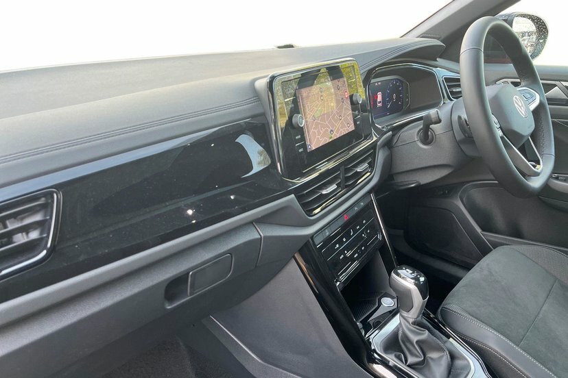 Volkswagen T-Roc 1.5 Tsi Style Design Suv Dsg 150 Ps LX26UCF Black #2