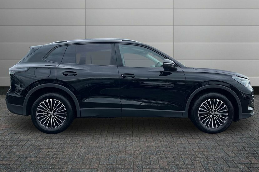 Volkswagen Tiguan 1.5 Etsi Mhev Match Suv Hybrid Dsg 150 EO26ZGM Black #4