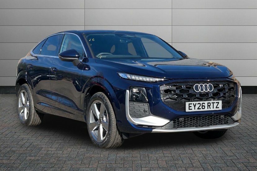 Audi Q3 1.5 Tfsi S Line Sportback S Tronic 150 EY26RTZ Blue