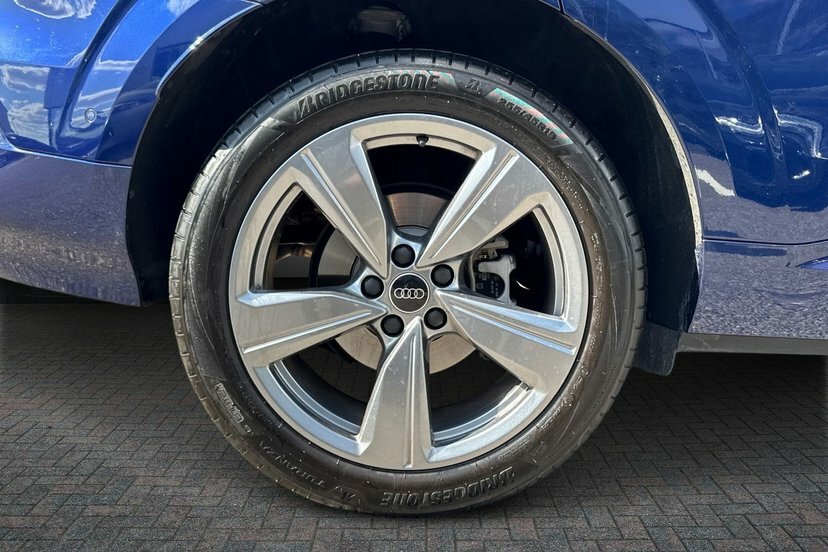 Audi Q3 1.5 Tfsi S Line Sportback S Tronic 150 EY26RTZ Blue #5