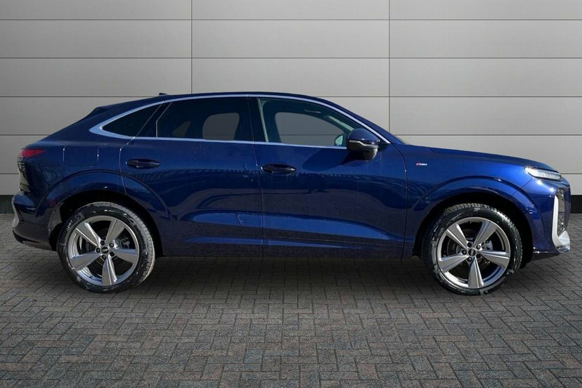 Audi Q3 1.5 Tfsi S Line Sportback S Tronic 150 EY26RTZ Blue #4