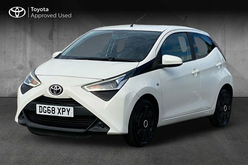 Toyota Aygo 1.0 Vvt-i X-play Hatchback 71 P DG68XPY White #3