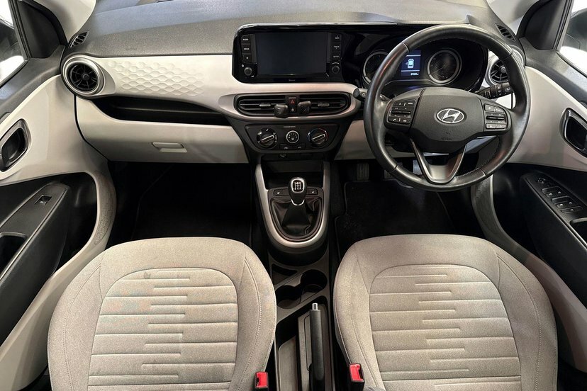 Hyundai I10 1.2 Premium Hatchback 84 Ps RV20XVN White #6