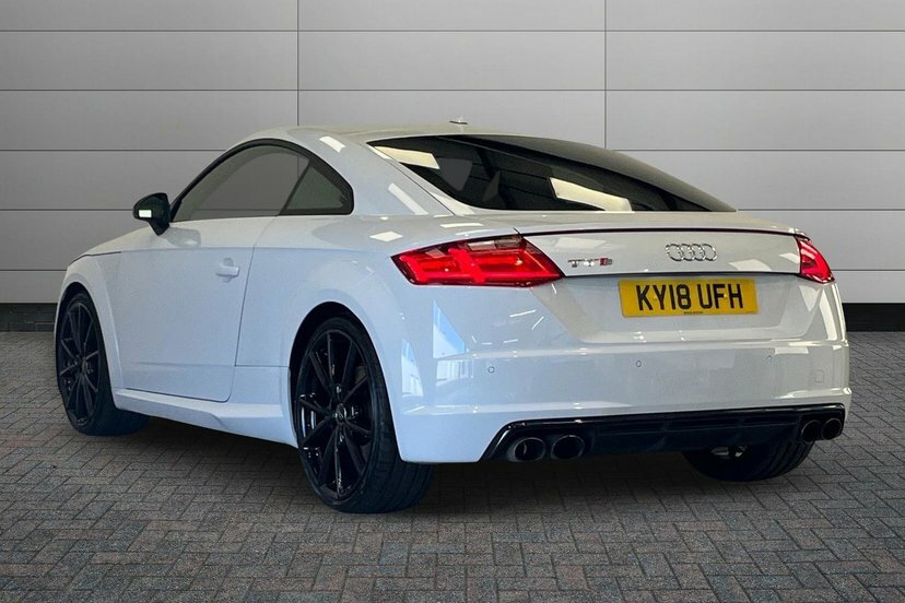 Audi TTS 2.0 Tfsi Black Edition Coupe S Tronic Q White #3