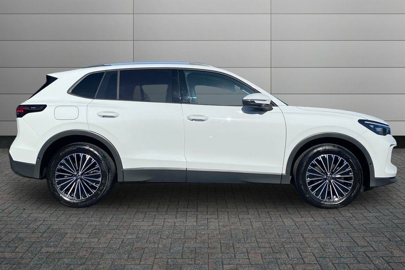 Volkswagen Tiguan 1.5 Etsi Mhev Match Suv Hybrid Dsg 150 WD75SYR White #4