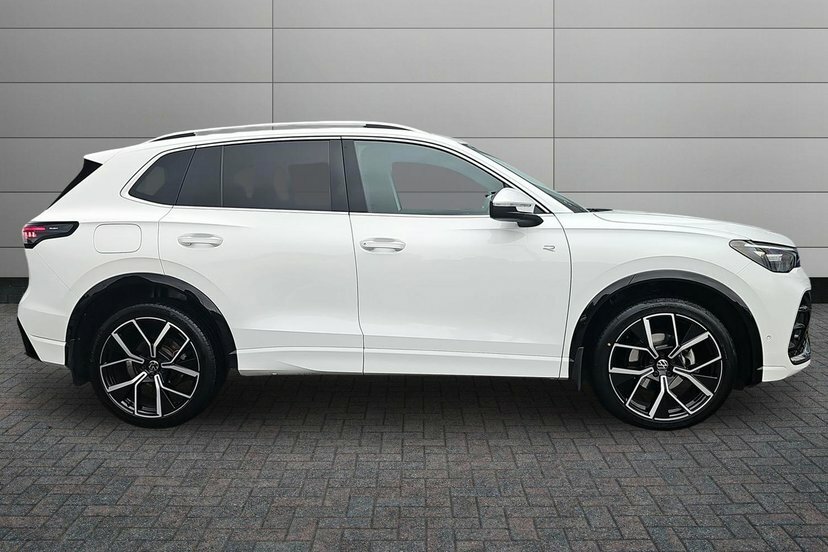 Volkswagen Tiguan 1.5 Etsi Mhev R-line Suv Hybrid Dsg 15 DE74ZYZ White #6