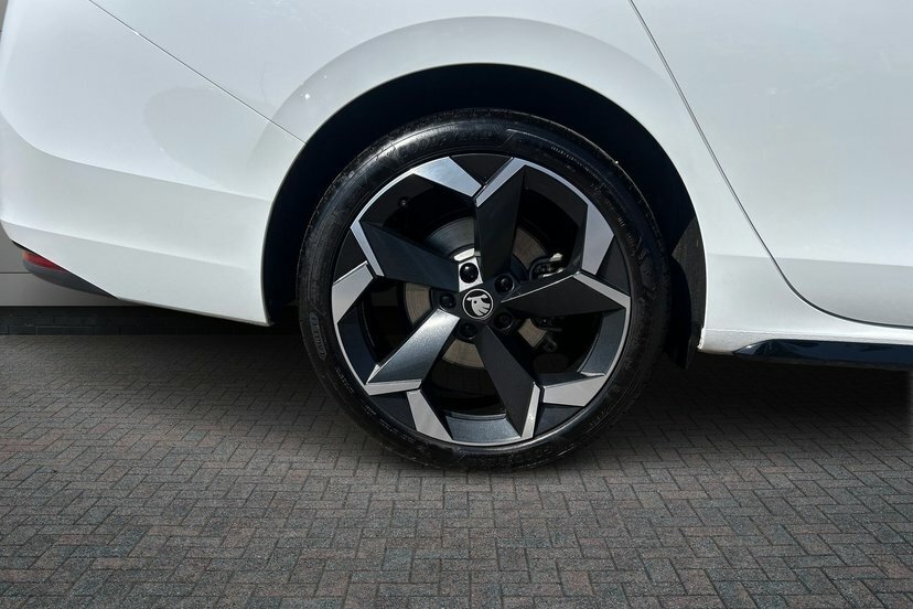 Skoda Superb 2.0 Tsi Sportline Hatchback Dsg 204 Ps White #5