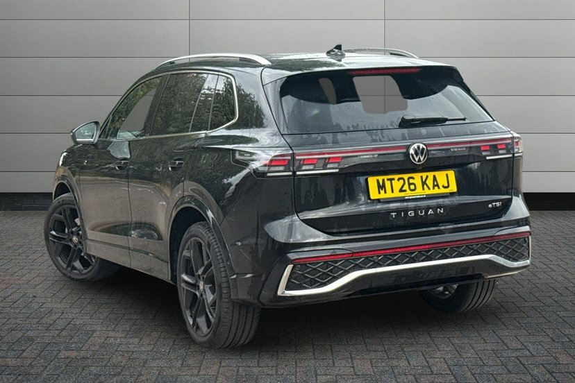 Volkswagen Tiguan 1.5 Etsi Mhev R-line Suv Hybrid Dsg 15 MT26KAJ Black #3