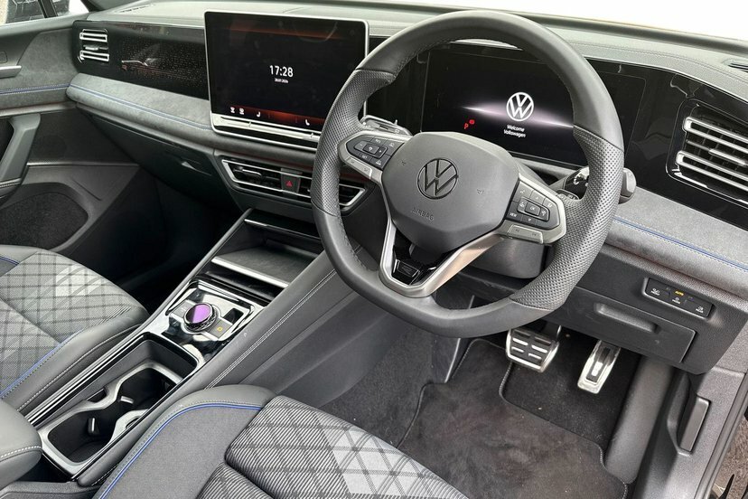 Volkswagen Tiguan 1.5 Etsi Mhev R-line Suv Hybrid Dsg 15 MT26KAJ Black #6