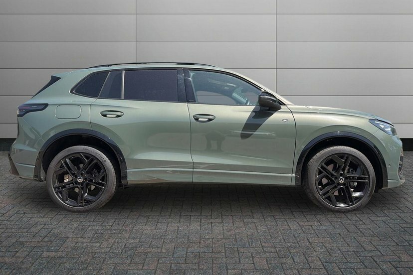 Volkswagen Tiguan 2.0 Tdi R-line Suv Dsg 150 Ps MT26CKV Green #4