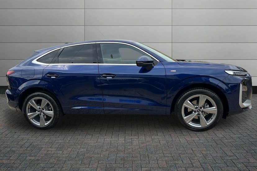 Audi Q3 1.5 Tfsi S Line Sportback S Tronic 150 EA26XDN Blue #4