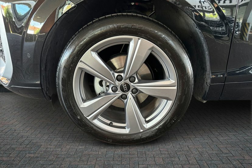 Audi Q3 1.5 Tfsi S Line Sportback S Tronic 150 EK26YKG Black #5