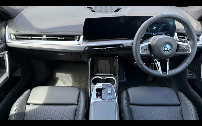 BMW iX1 20 66.5Kwh Shadow Edition Edrive 11Kw Ch GV26NSE Green #4