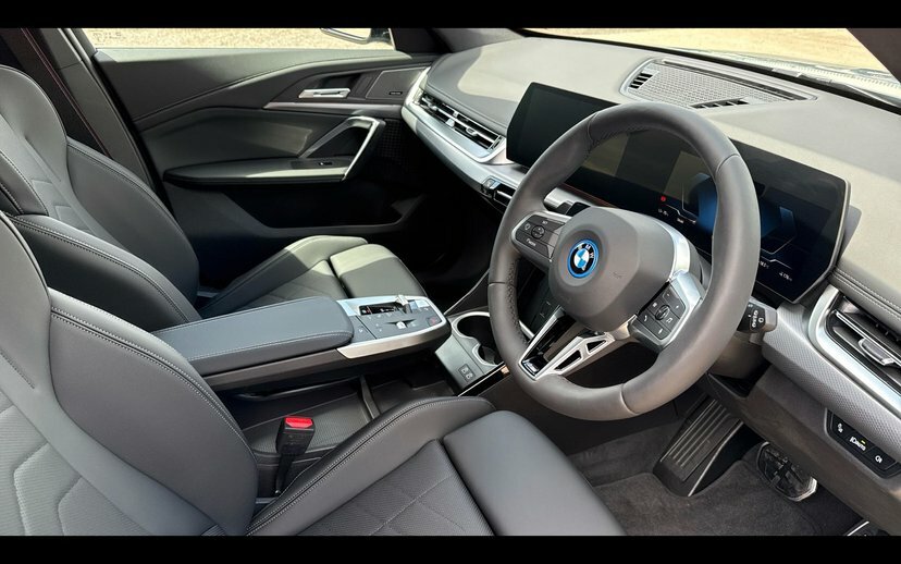 BMW iX1 20 66.5Kwh Shadow Edition Edrive 11Kw Ch GV26NSE Green #6