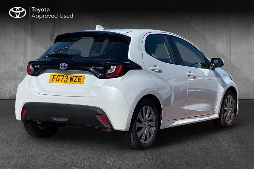 Toyota Yaris 1.5 Vvt-h Icon Hatchback Hybrid E-cvt FG73WZE White #2