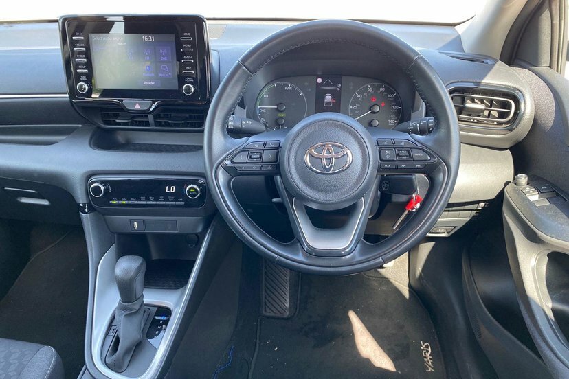 Toyota Yaris 1.5 Vvt-h Icon Hatchback Hybrid E-cvt FG73WZE White #6
