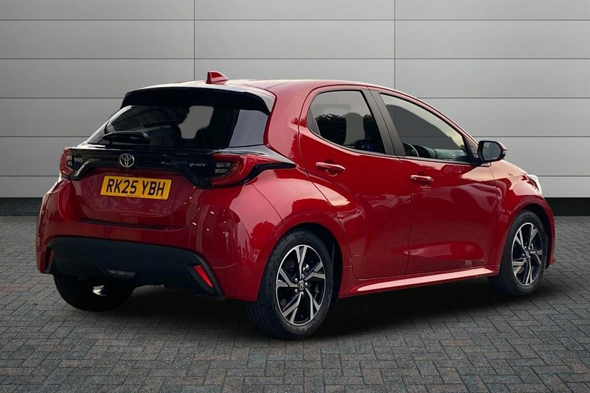 Toyota Yaris 1.5 Vvt-h Design Hatchback Hybrid E-cvt RK25YBH Red #2