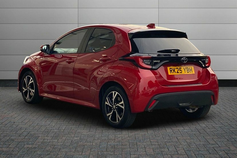 Toyota Yaris 1.5 Vvt-h Design Hatchback Hybrid E-cvt RK25YBH Red #4