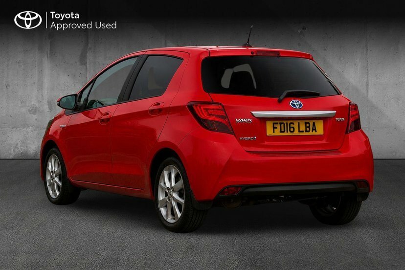 Toyota Yaris 1.5 Vvt-h Excel Hatchback Hybrid E-cvt FD16LBA Red #4