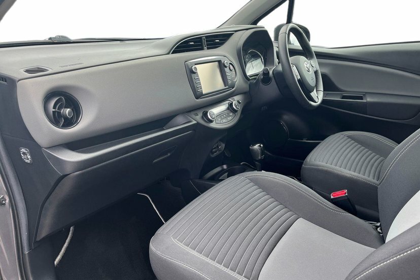 Toyota Yaris 1.5 Vvt-h Icon Tech Hatchback Hybrid E- Grey #2