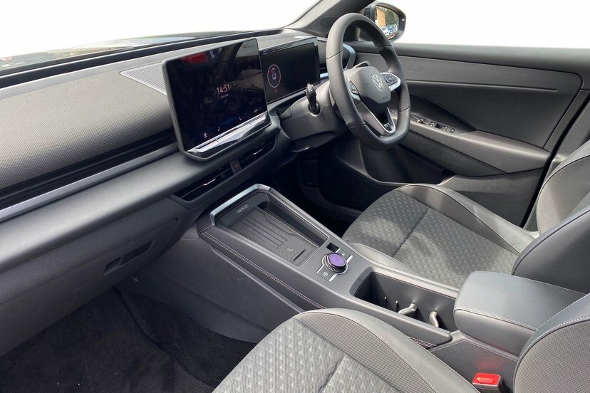 Volkswagen T-Roc 1.5 Etsi Mhev R-line Suv Hybrid Dsg 15 MC26KEK Black #2