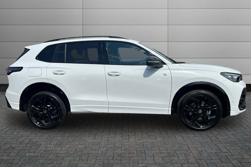 Volkswagen Tiguan 2.0 Tsi Black Edition Suv Dsg 4Motion MH26ZVN White #4
