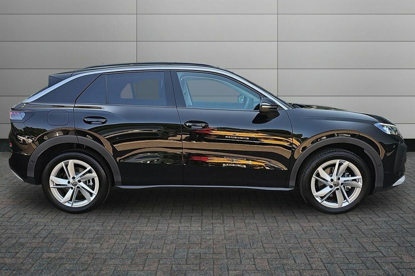 Volkswagen T-Roc 1.5 Etsi Mhev Life Suv Hybrid Dsg 150 Black #4