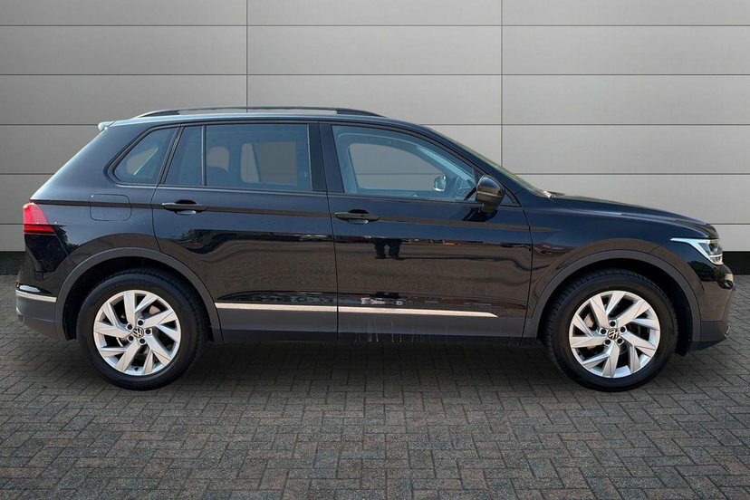 Volkswagen Tiguan 1.5 Tsi Life Suv 150 Ps WG22UPT Black #4
