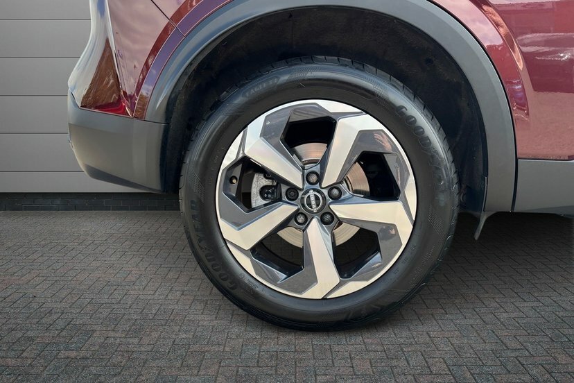 Nissan Qashqai 1.3 Dig-t Mhev N-connecta Suv Hybrid Xt EN23TUU Red #5