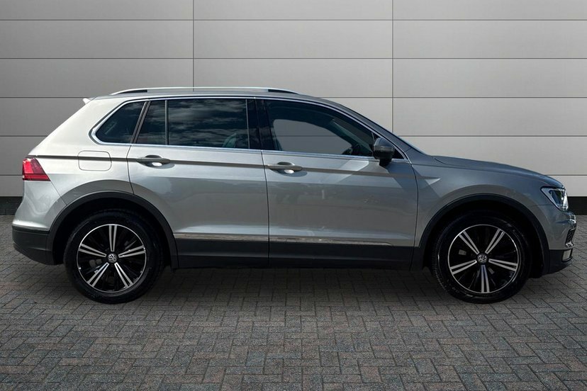Volkswagen Tiguan 2.0 Tdi Se Navigation Suv 150 P Silver #4