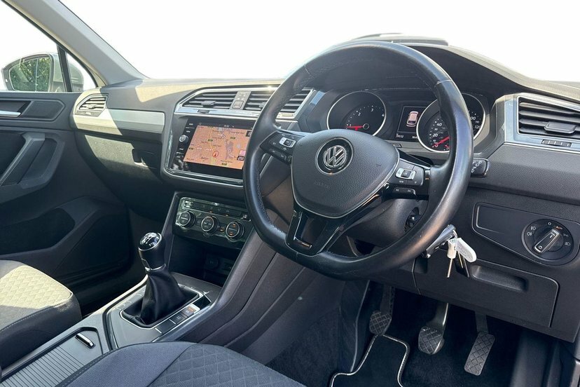 Volkswagen Tiguan 2.0 Tdi Se Navigation Suv 150 P Silver #6