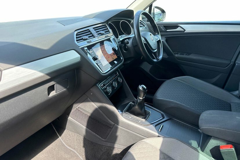 Volkswagen Tiguan 2.0 Tdi Se Navigation Suv 150 P Silver #2
