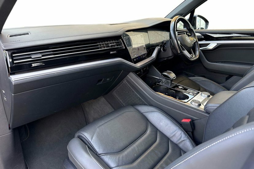 Volkswagen Touareg 3.0 Tdi V6 Black Edition Suv Tiptronic CA21GFZ Black #2