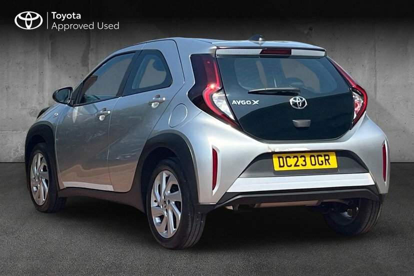 Toyota Aygo X 1.0 Vvt-i Pure Hatchback 72 Ps DC23OGR Silver #3