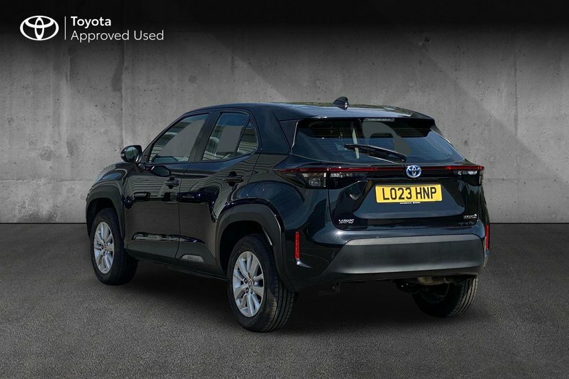Toyota Yaris Cross 1.5 Vvt-h Icon Suv Hybrid E-cvt 116 Ps LO23HNP Black #4