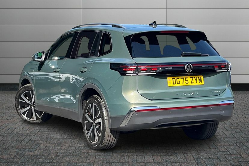 Volkswagen Tiguan 1.5 Tsi Ehybrid 19.7Kwh Elegance Suv Pl DG75ZYM Green #3
