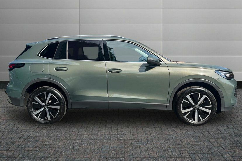 Volkswagen Tiguan 1.5 Tsi Ehybrid 19.7Kwh Elegance Suv Pl DG75ZYM Green #4