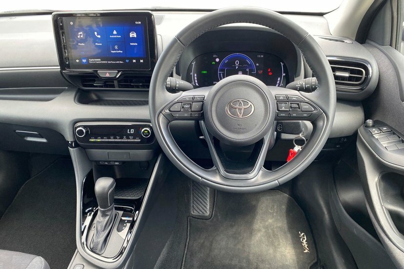 Toyota Yaris 1.5 Vvt-h Design Hatchback Hybrid E-cvt MM74FKS White #6