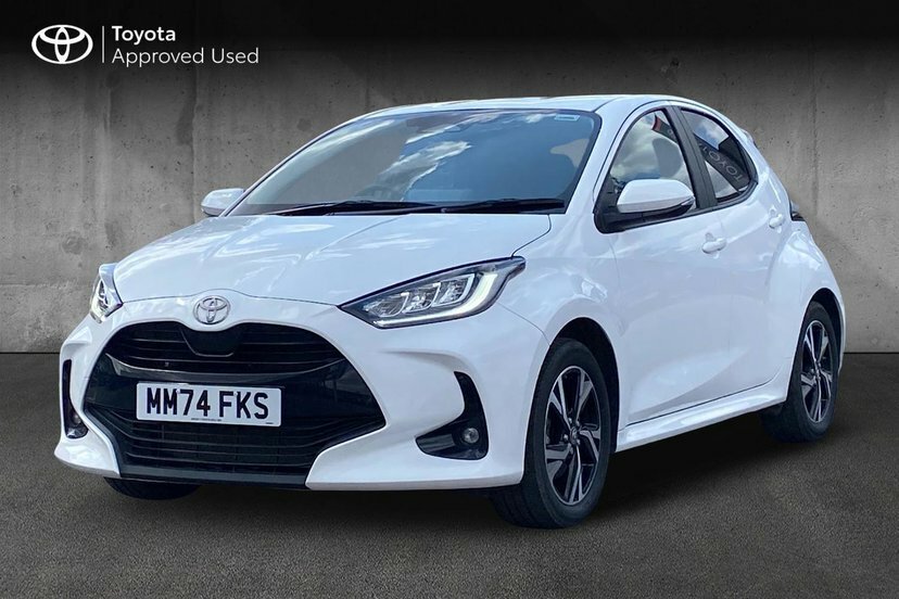 Toyota Yaris 1.5 Vvt-h Design Hatchback Hybrid E-cvt MM74FKS White #3