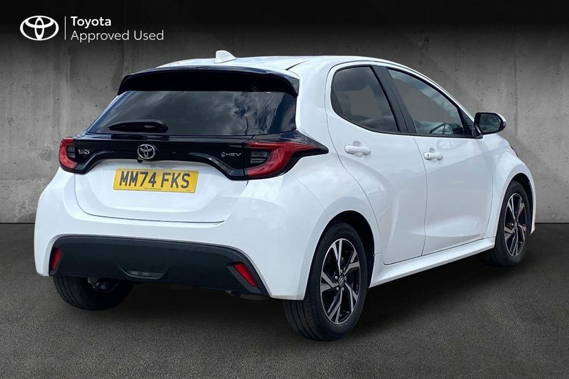 Toyota Yaris 1.5 Vvt-h Design Hatchback Hybrid E-cvt MM74FKS White #2