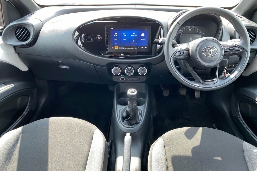 Toyota Aygo X 1.0 Vvt-i Pure Hatchback 72 Ps FP24LFZ White #5