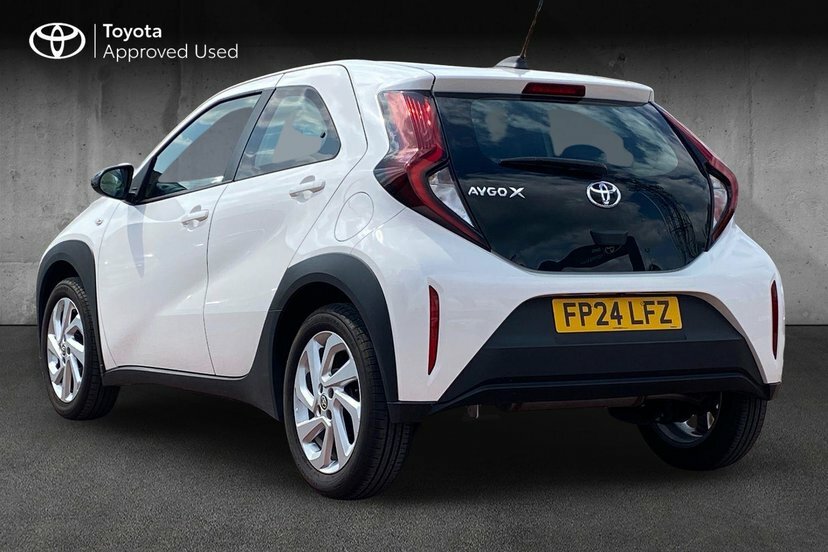 Toyota Aygo X 1.0 Vvt-i Pure Hatchback 72 Ps FP24LFZ White #4