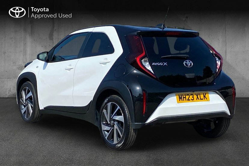Toyota Aygo X 1.0 Vvt-i Edge Hatchback 72 Ps MH23XLK Black #4