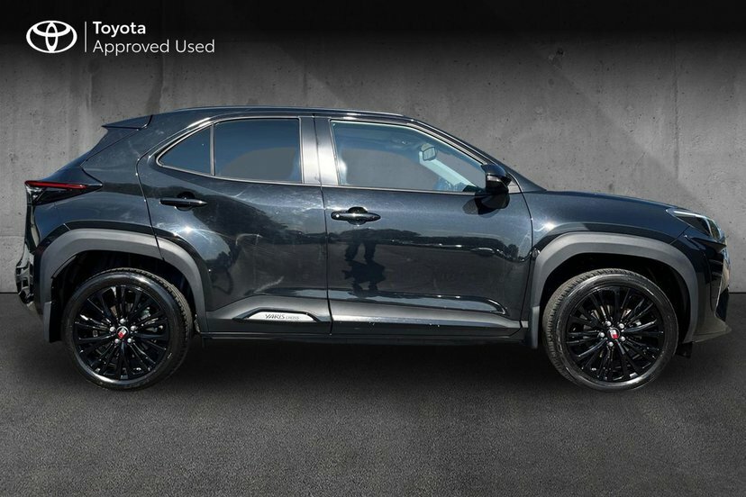 Toyota Yaris Cross 1.5 Vvt-h Excel Suv Hybrid E-cvt 116 P LV23WFU Black #4