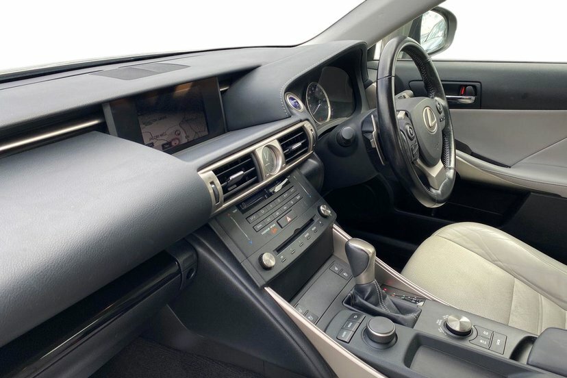 Lexus IS 2.5 300H Advance Saloon Hybrid E-cvt 2 Silver
