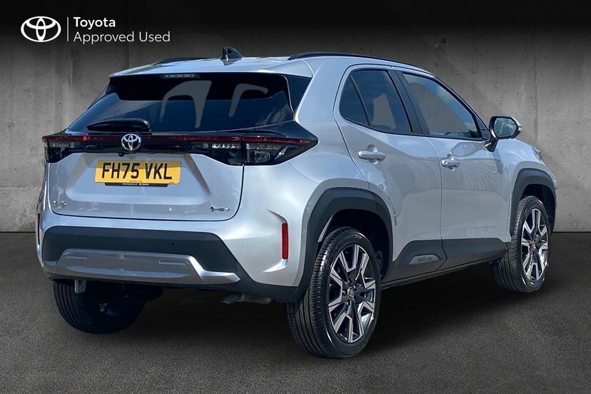 Toyota Yaris Cross 1.5 Vvt-h Excel Suv Hybrid E-cvt 130 P FH75VKL Silver #2