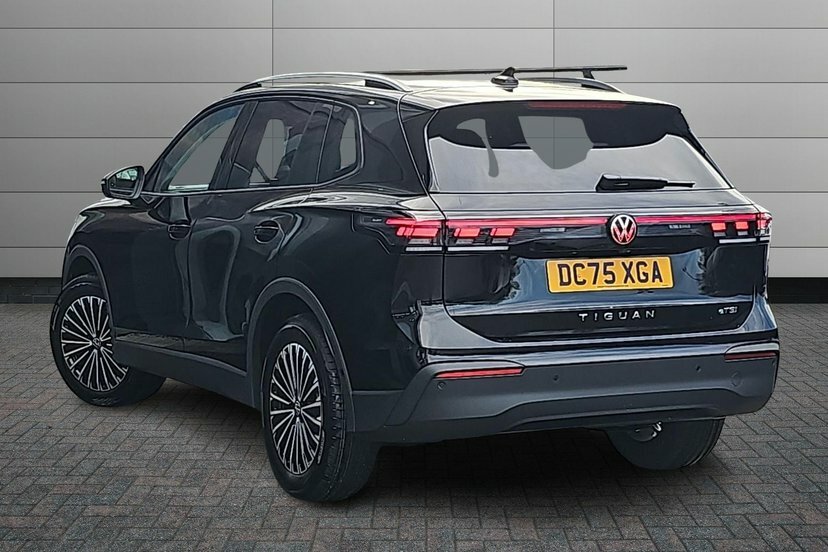 Volkswagen Tiguan 1.5 Etsi Mhev Match Suv Hybrid Dsg 150 DC75XGA Black #3