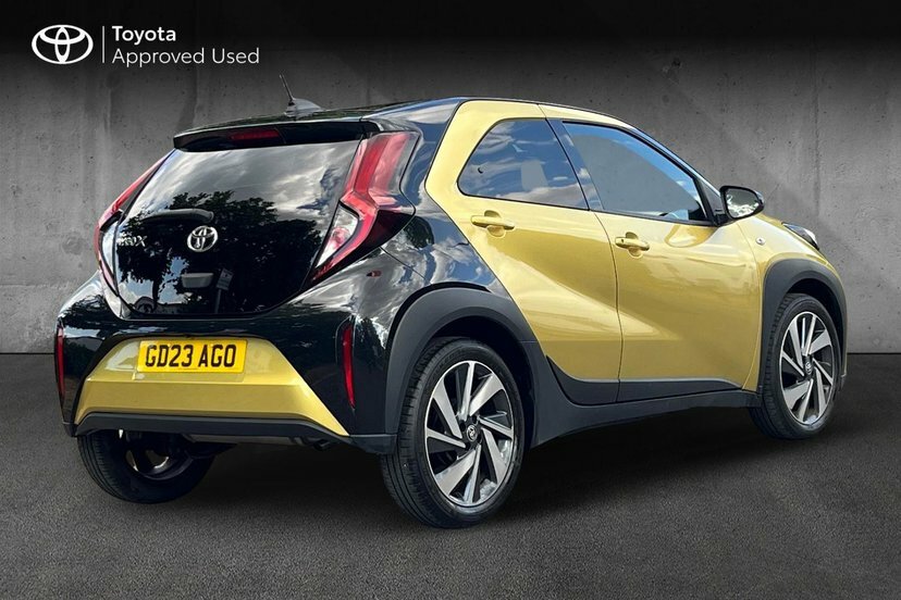 Toyota Aygo X 1.0 Vvt-i Edge Hatchback 72 Ps GD23AGO Black #2